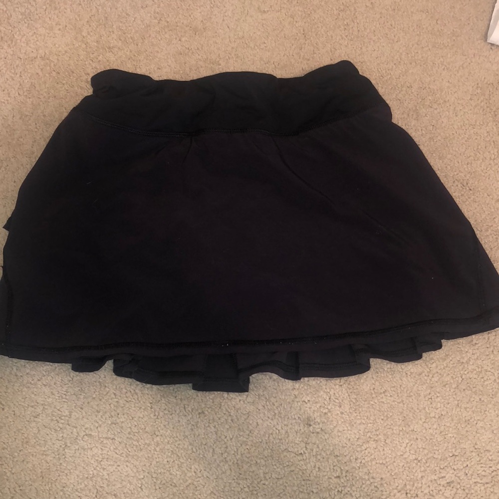 Lulu lemon size 2 black skirt.